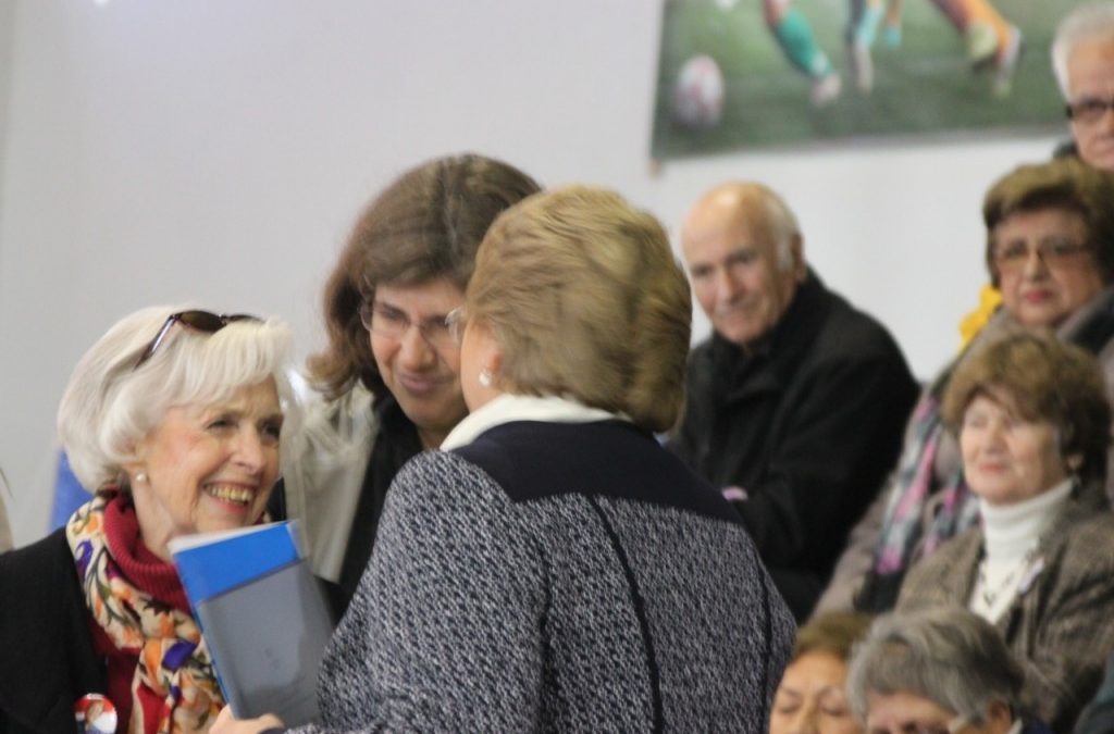 COPRAD entrega más de 12.500 firmas, junto a la propuesta del Plan Nacional de Alzheimer y otras Demencias, a la candidata presidencial Michelle Bachelet