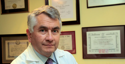 COPRAD entrega reconocimiento al presidente del Colegio Médico por su contribución a la campaña: “NO TE OLVIDO”