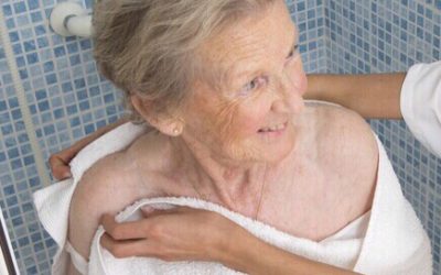 CONSEJOS EN EL ASEO Y CUIDADO PERSONAL PARA PERSONAS CON ALZHEIMER